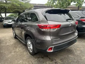 Toyota Highlander 2017 Gold