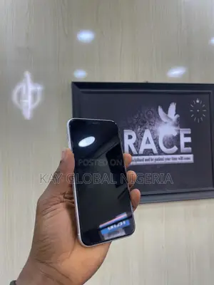 Apple iPhone XR 64 GB White