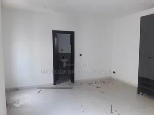 2bdrm Block of Flats in Parkview Estate for sale