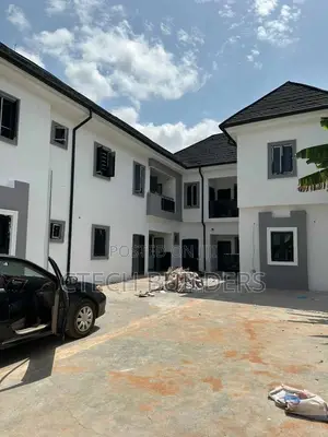 3bdrm Block of Flats in Benin City for sale