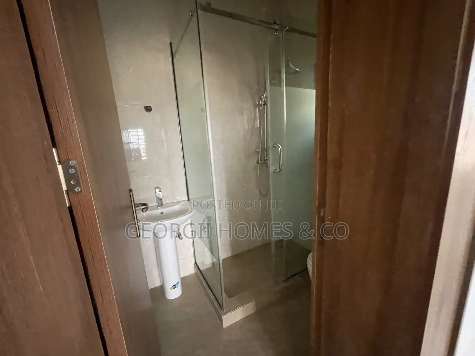 2bdrm Block of Flats in Apo District for sale