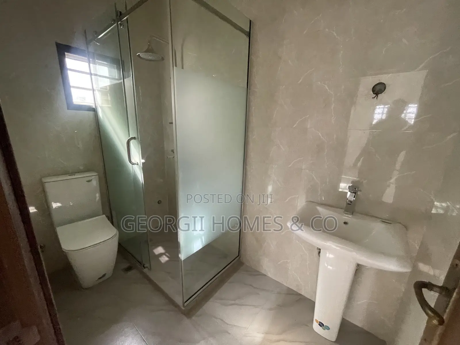 2bdrm Block of Flats in Apo District for sale