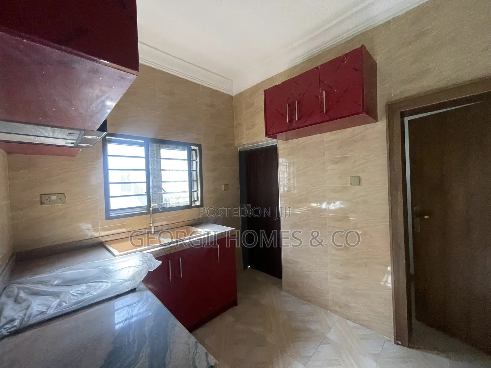 2bdrm Block of Flats in Apo District for sale