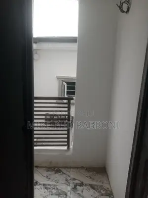 1bdrm Block of Flats in G. R. A, Enugu for rent