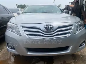 Toyota Camry LE 4dr Sedan (2.5L 4cyl 6AM) 2010 Silver