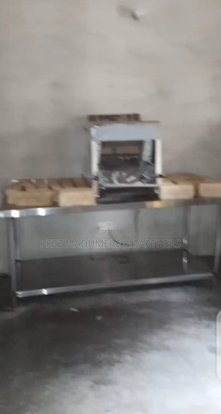 For Sale : A Functional Modern Bakery