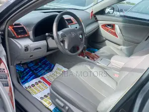 Toyota Camry LE 4dr Sedan (2.5L 4cyl 6A) 2011 Gray
