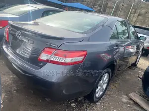 Toyota Camry LE 4dr Sedan (2.5L 4cyl 6A) 2011 Gray