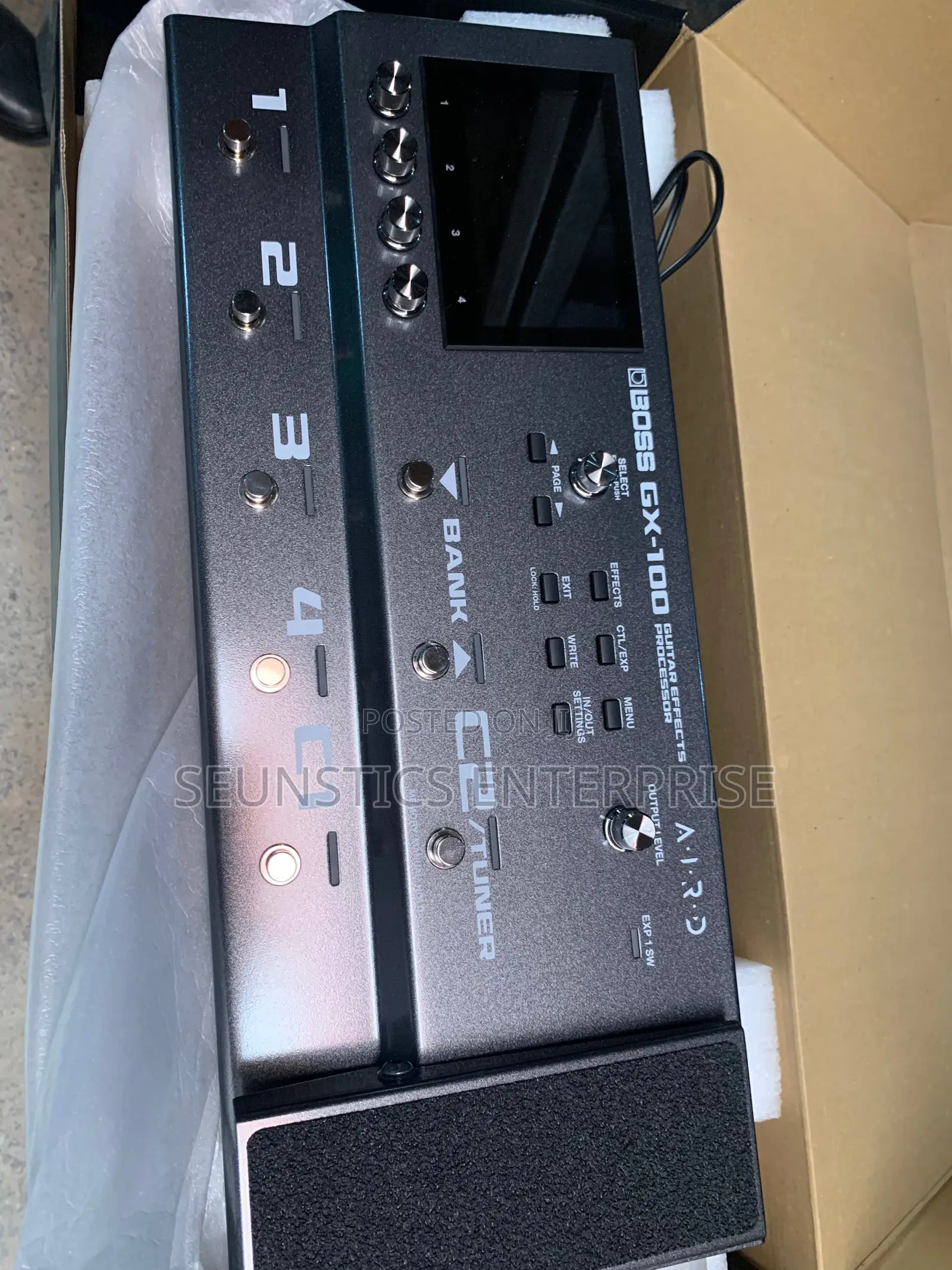 Quality Boss GX 100 Guitar Effect Pedal