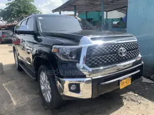 Toyota Sequoia Platinum 4x4 2018 Black