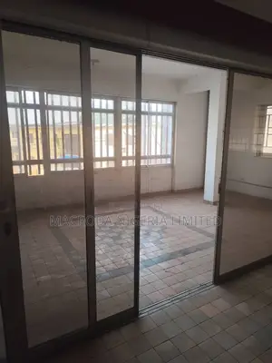 3bdrm Block of Flats in Off Toyin Street for rent