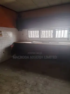 3bdrm Block of Flats in Off Toyin Street for rent