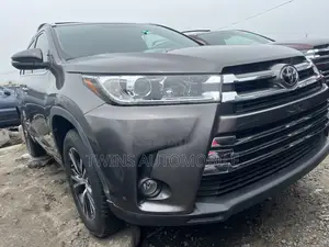 Toyota Highlander XLE V6 4x4 (3.5L 6cyl 6A) 2016 Gray