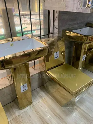 Big Executive Square Water Closet