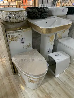 Joeblis Model Gold and White Wc