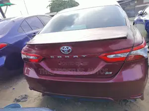 Toyota Camry SE FWD (2.5L 4cyl 8AM) 2018 Burgundy