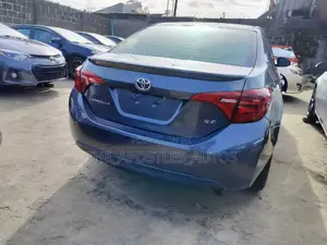 Toyota Corolla SE (1.8L 4cyl 2A) 2018 Gray
