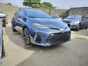 Toyota Corolla SE (1.8L 4cyl 2A) 2018 Gray