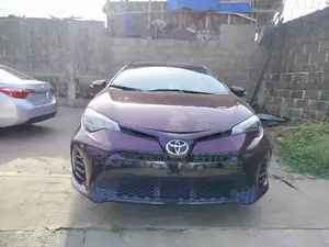 Toyota Corolla SE (1.8L 4cyl 6M) 2018 Burgundy