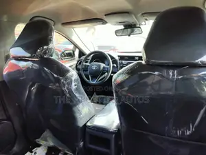 Toyota Camry LE (2.5L 4cyl 8A) 2019 Blue