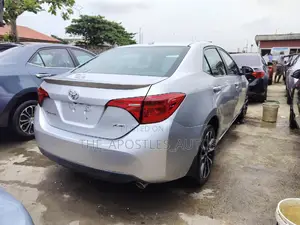 Toyota Corolla XSE (1.8L 4cyl 2A) 2019 Silver
