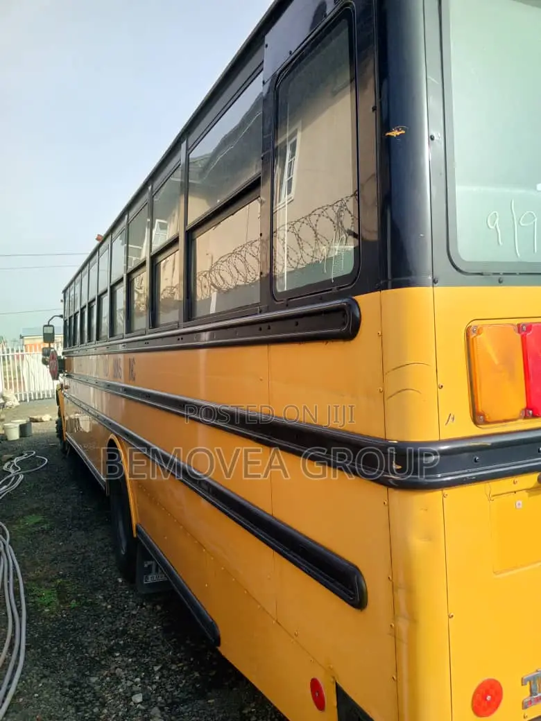 Bus 2009 Yellow