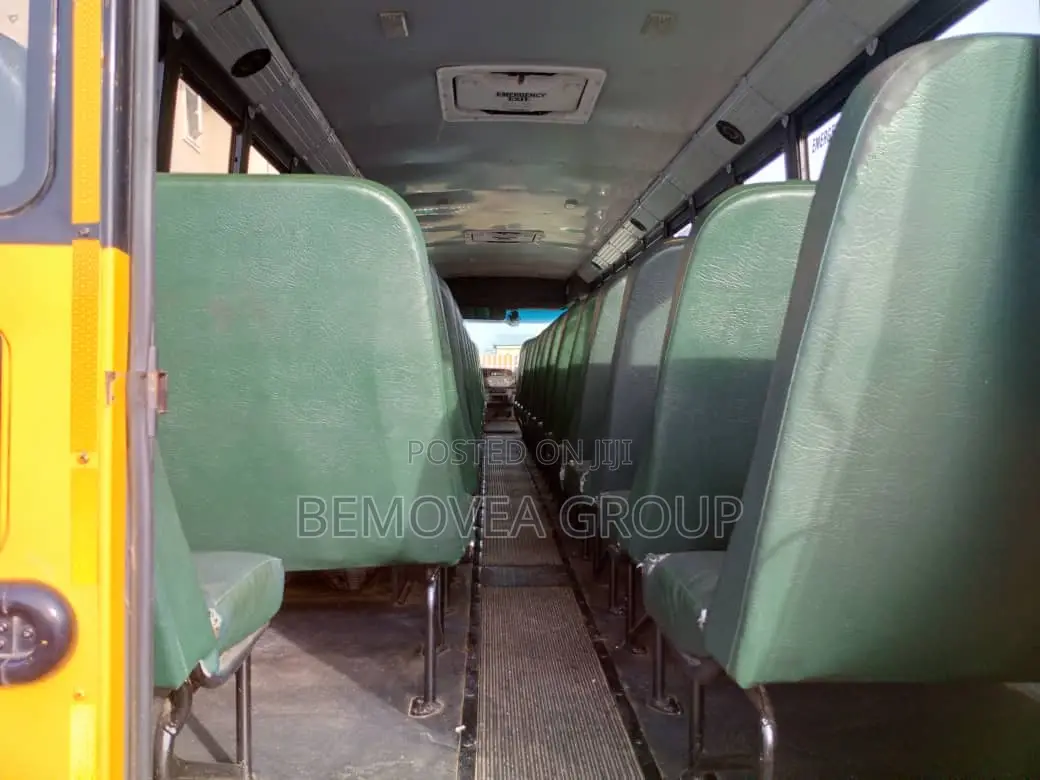 Bus 2009 Yellow