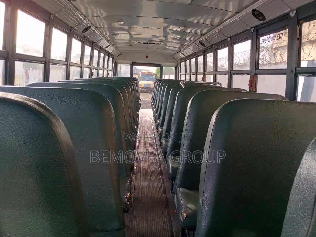 Bus 2009 Yellow