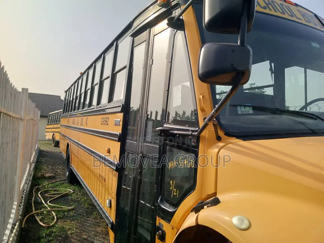 Bus 2009 Yellow