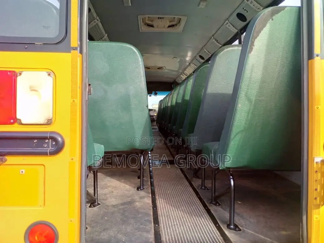 Bus 2009 Yellow