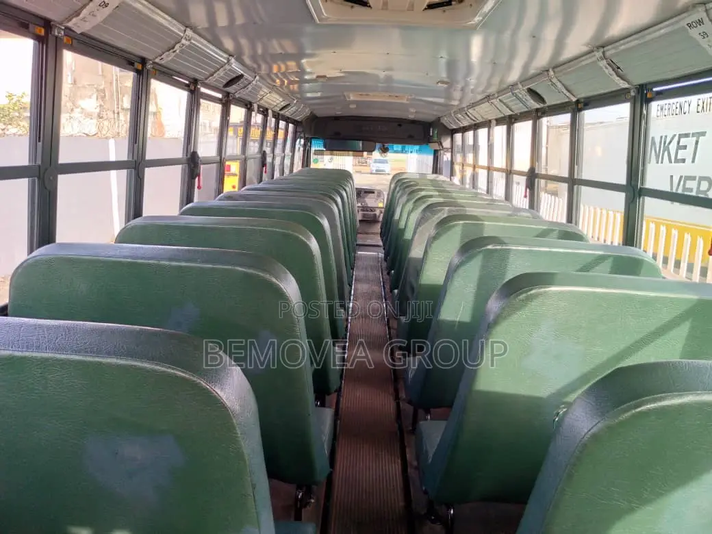 Bus 2009 Yellow