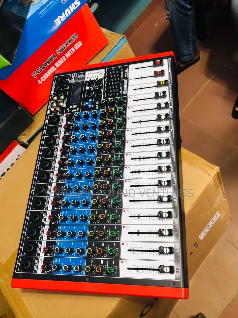 16 Channels Mixing Console With Equalizer