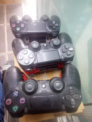 Photo - Ps4 Pad ( Follow Come )