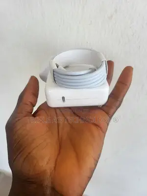 Original Apple Mnf72ll/a 61w Usb-C Power Adapter