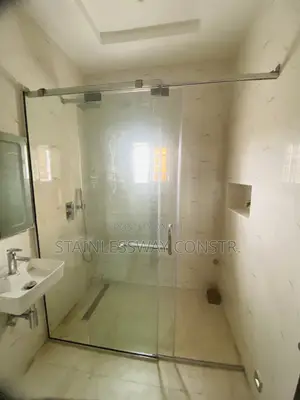Shower Glass Privy