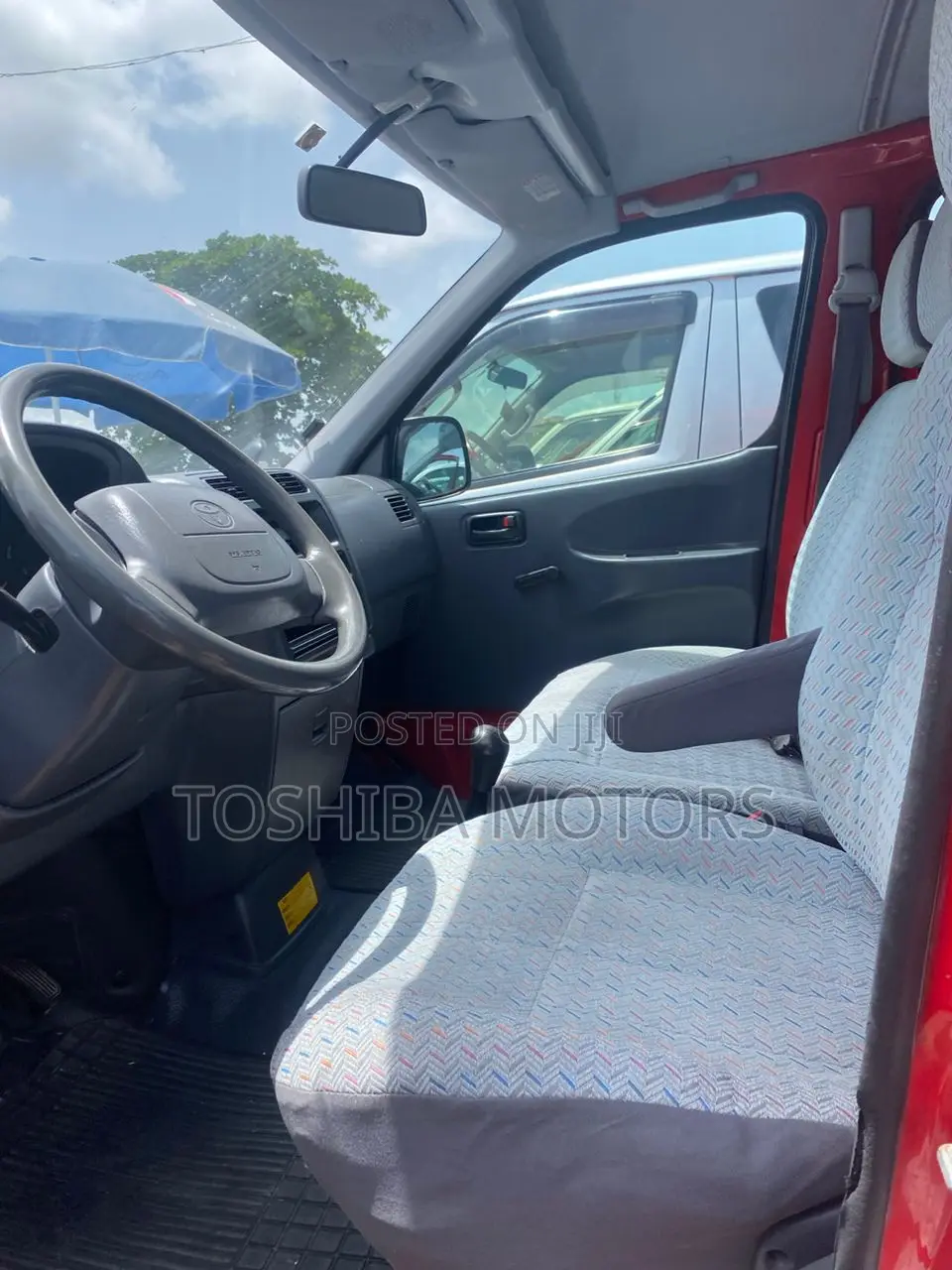 Toyota HiAce 2005 Red