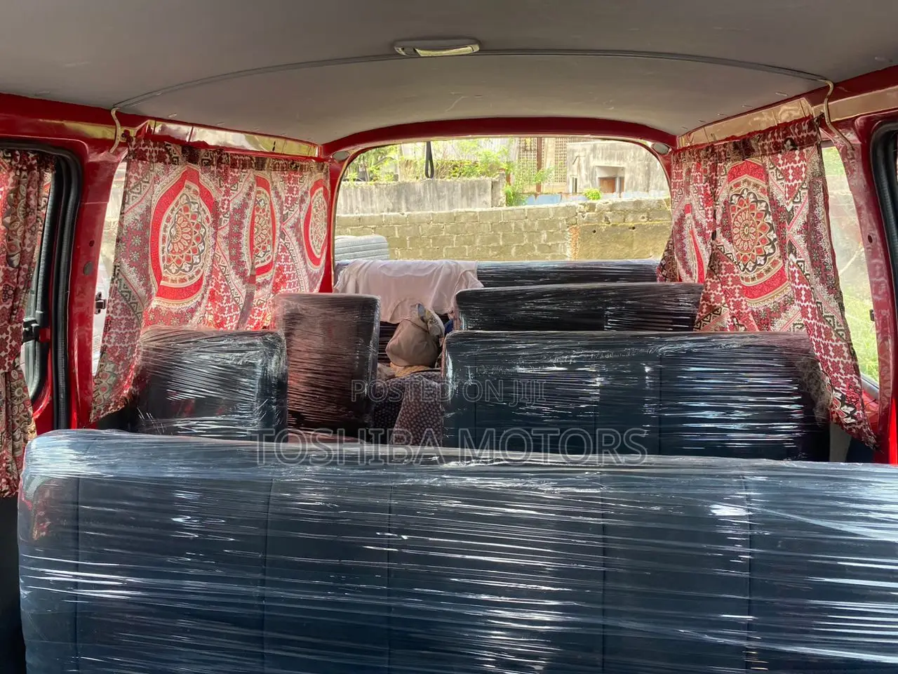 Toyota HiAce 2005 Red