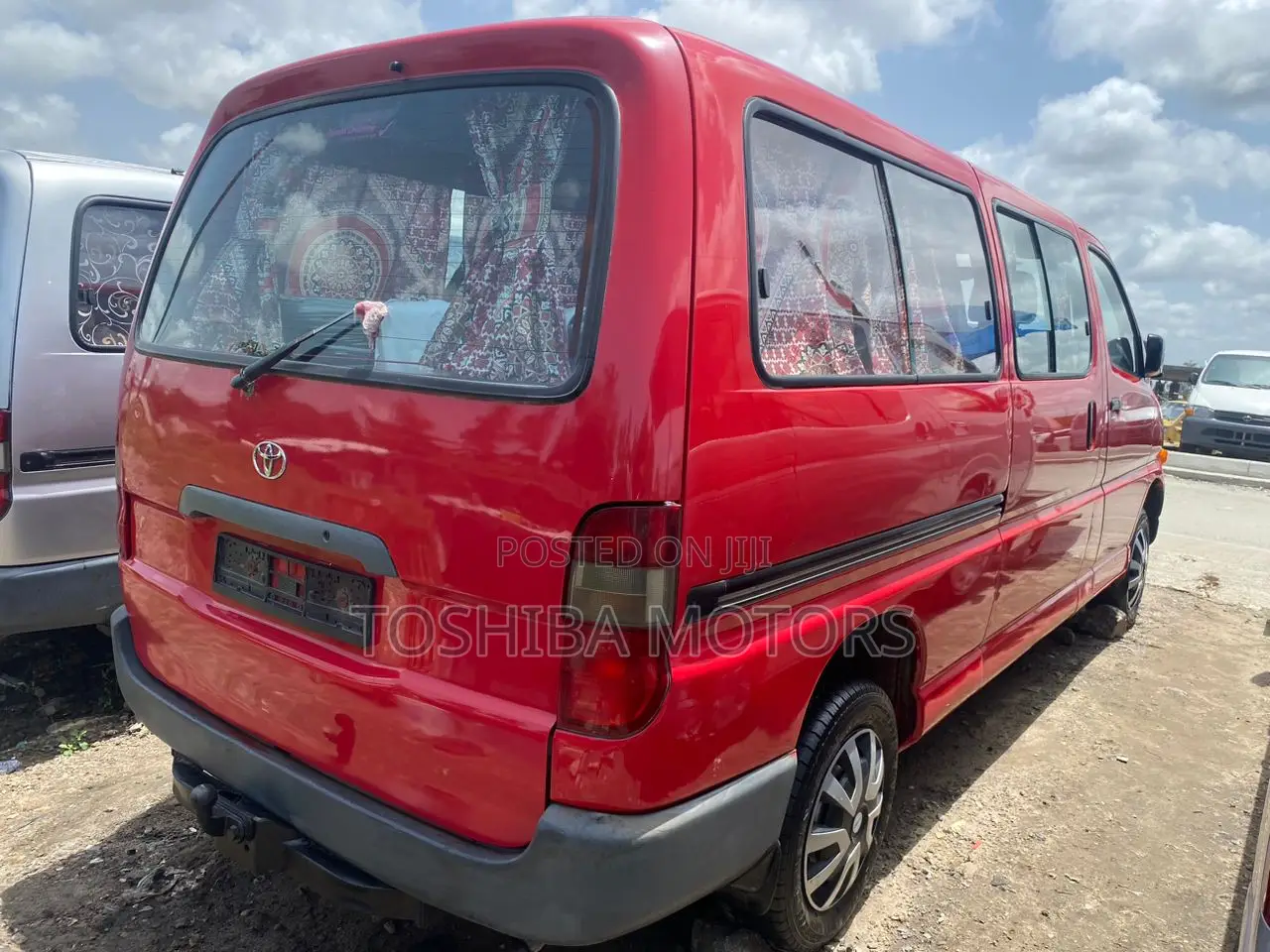 Toyota HiAce 2005 Red
