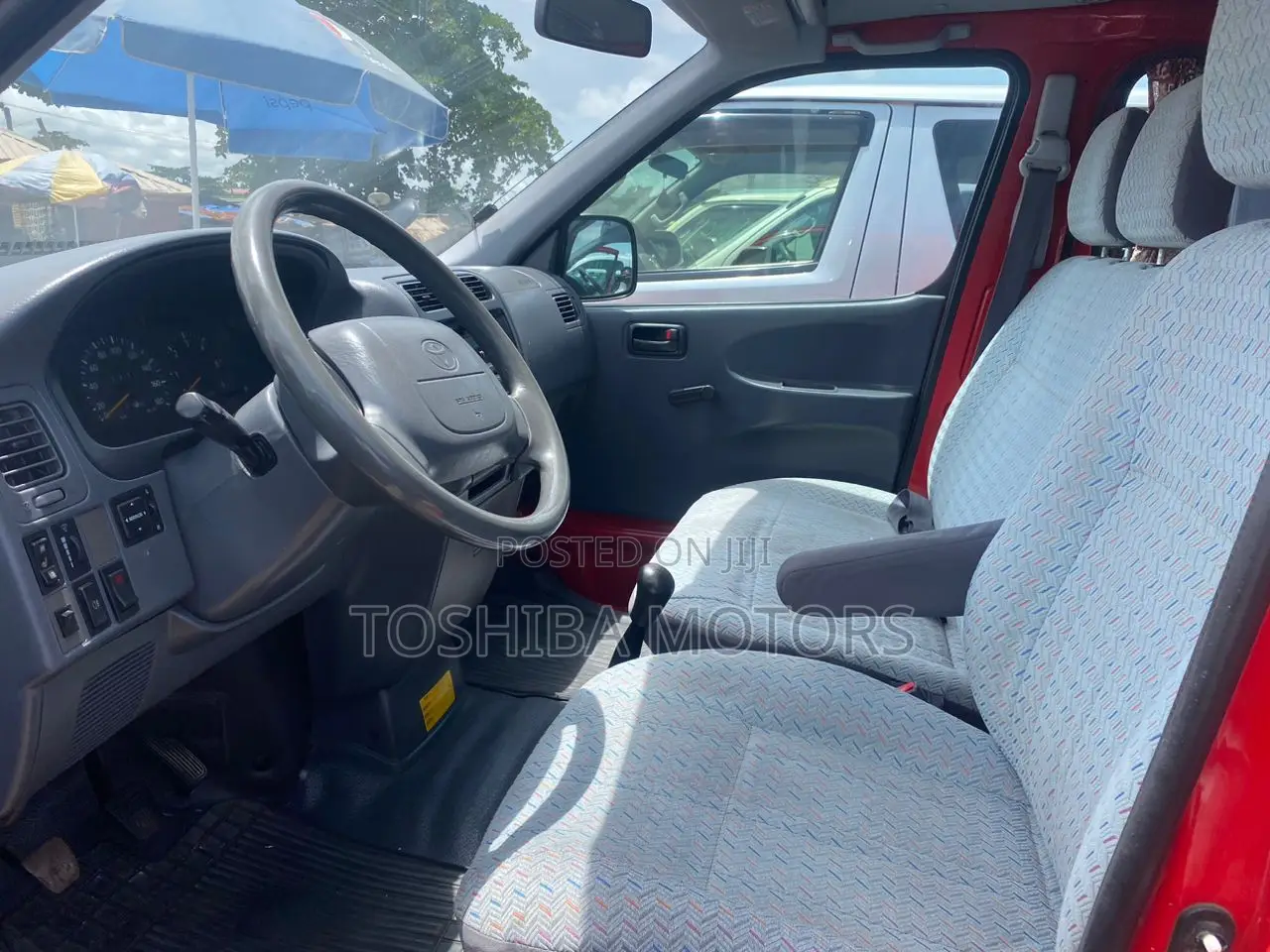 Toyota HiAce 2005 Red