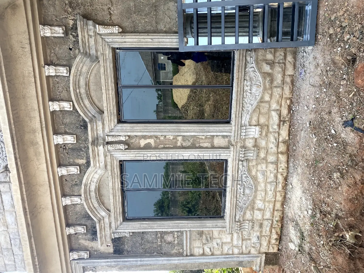 Frameless Window With Inner Bugularis and Inner Net