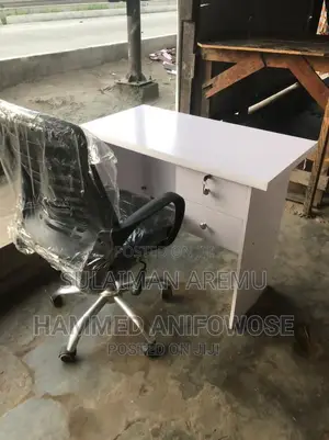 Small Office Table With Net Chaurs