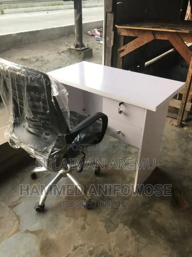 Small Office Table With Net Chaurs