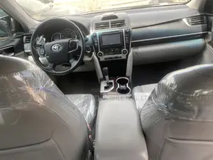 Toyota Camry XLE 4dr Sedan (2.5L 4cyl 6A) 2012 Gray