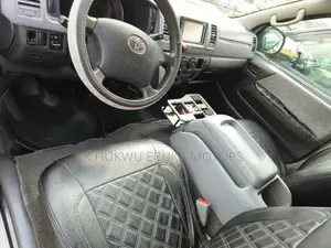 Toyota HiAce 2013 Black