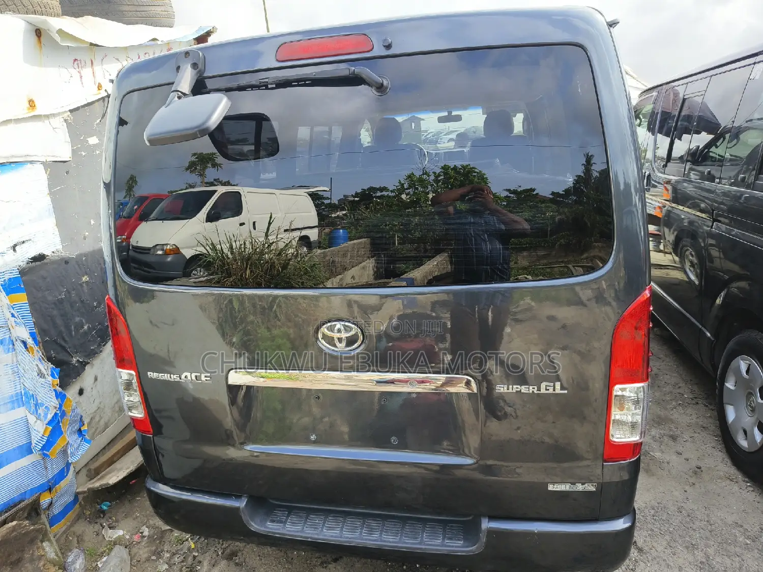 Toyota HiAce 2013 Black