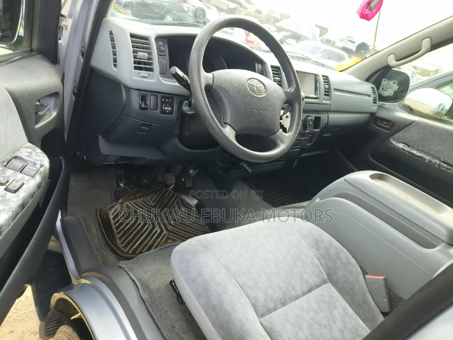 Toyota HiAce 2013 Silver