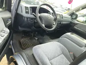 Toyota HiAce 2013 Silver
