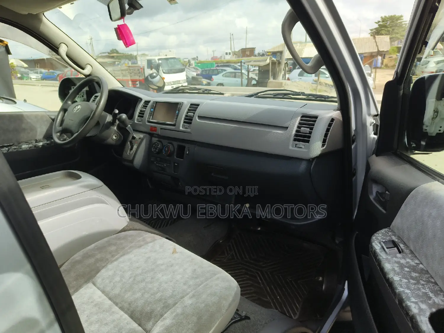 Toyota HiAce 2013 Silver