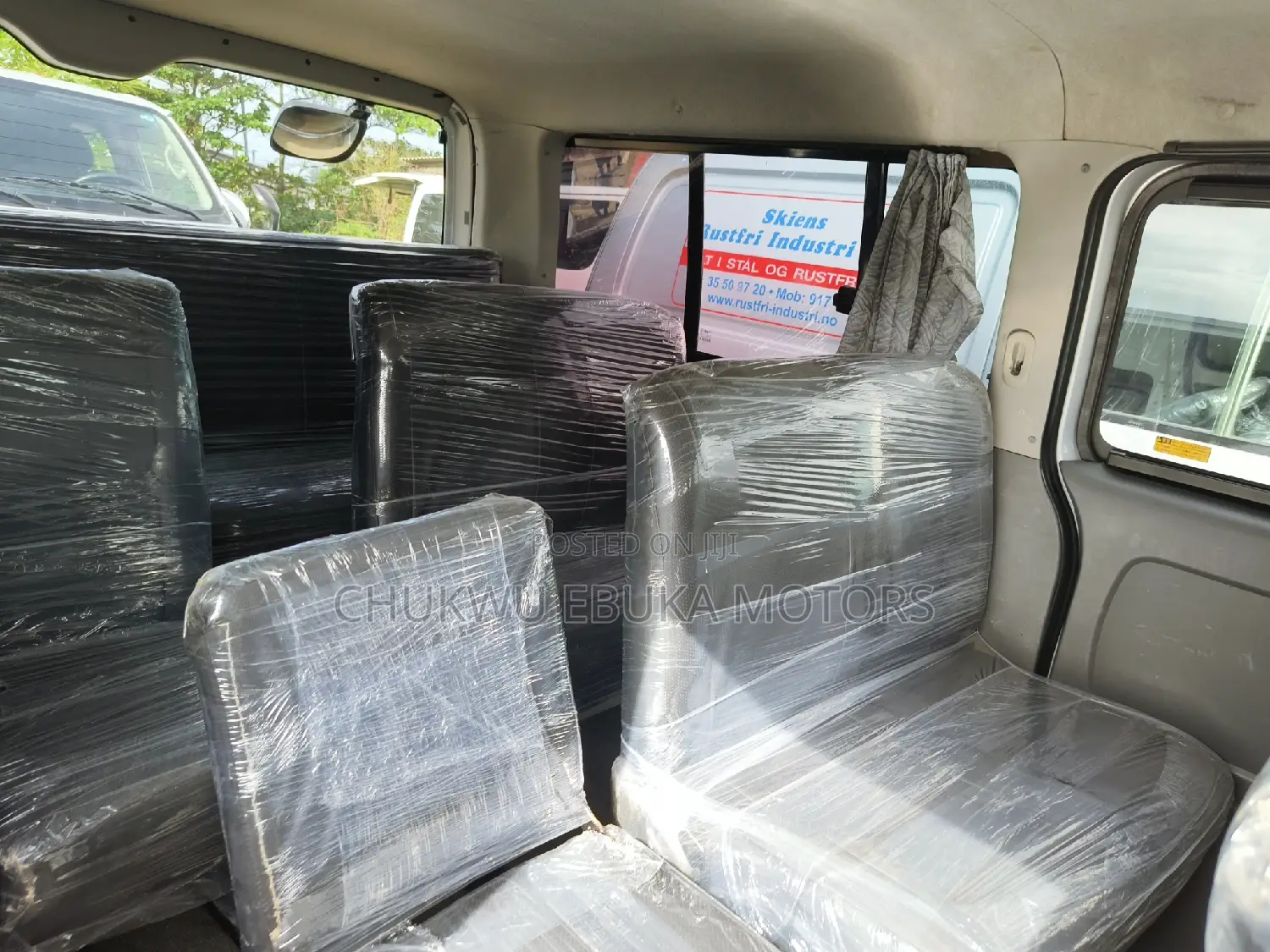 Toyota HiAce 2013 Silver