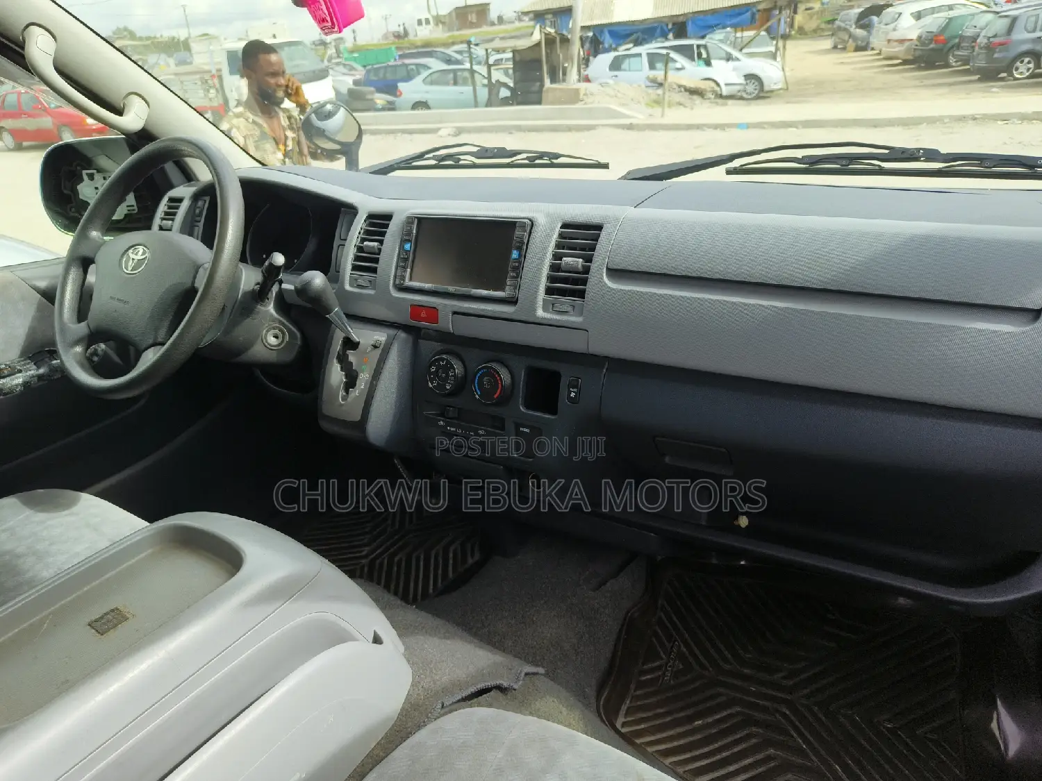 Toyota HiAce 2013 Silver